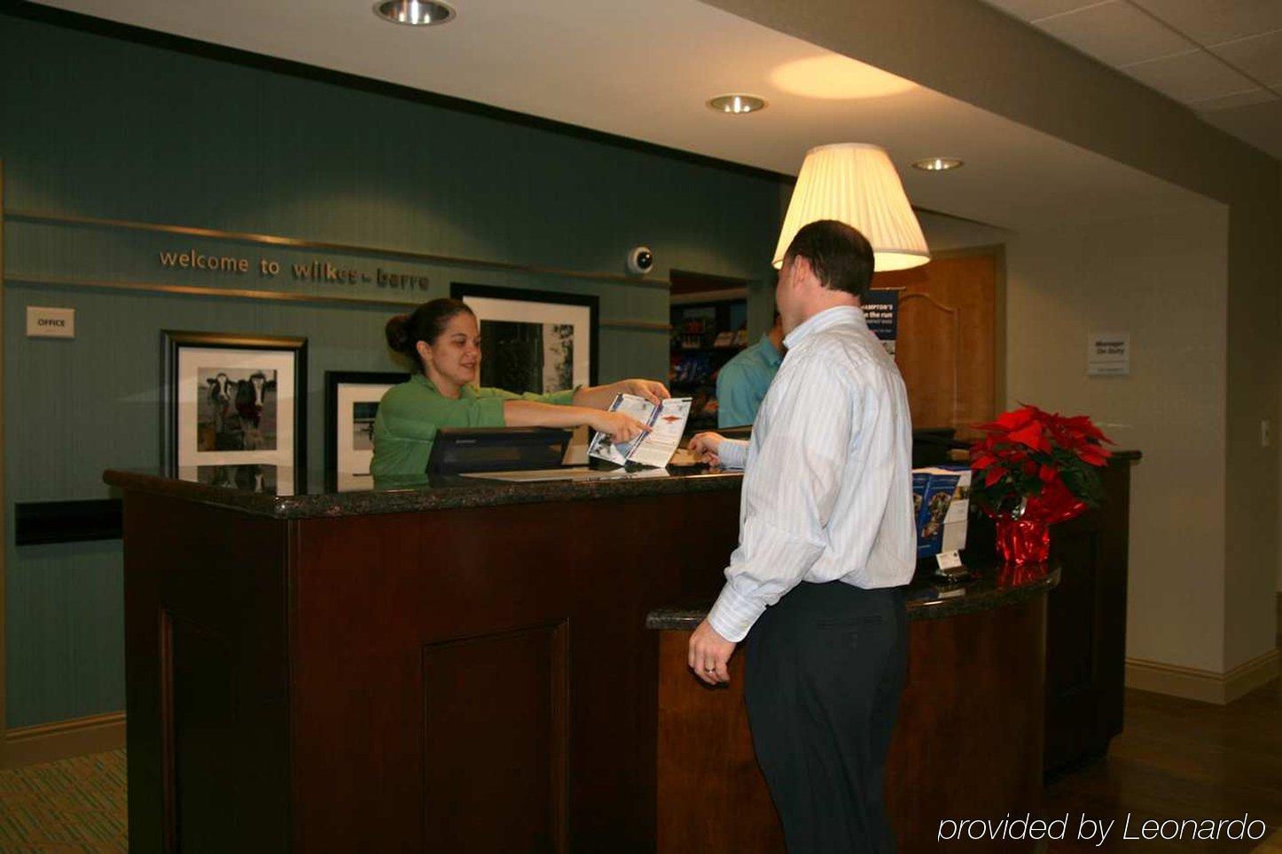 Hampton Inn & Suites Wilkes-Barre Interior photo